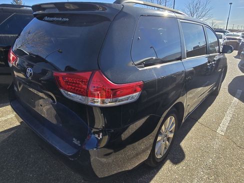 Used 2014 Toyota Sienna XLE image 4