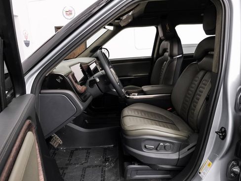 Used 2022 Rivian R1T Launch Edition image 4