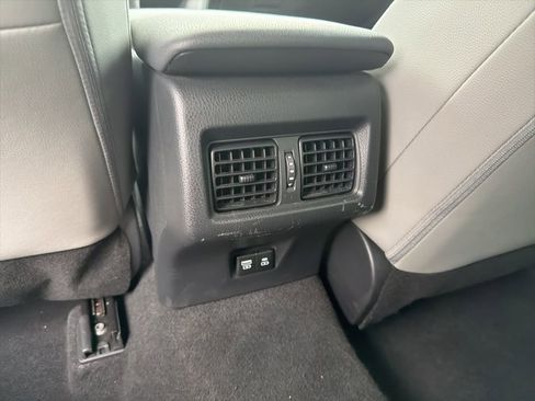 Used 2025 Toyota Camry SE w/ Convenience Package image 33