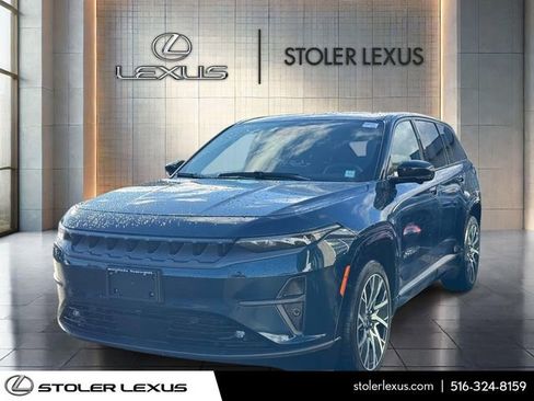 Used 2025 Jeep Wagoneer S Limited image 3