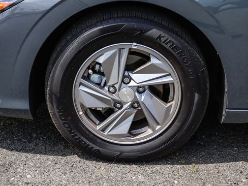 Used 2025 Hyundai Elantra SE w/ Cargo Package FWD image 12