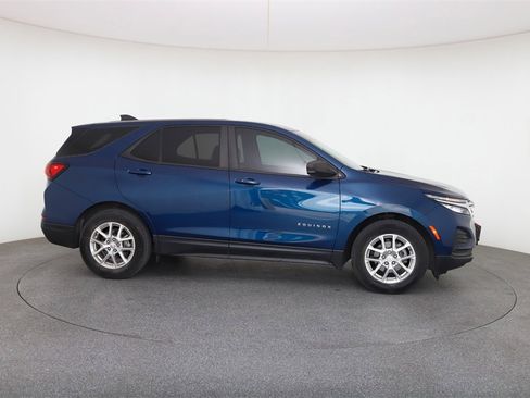Used 2022 Chevrolet Equinox LS w/ LS Convenience Package image 9