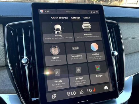 New 2026 Volvo XC90 T8 Plus w/ Protection Package Premier image 22