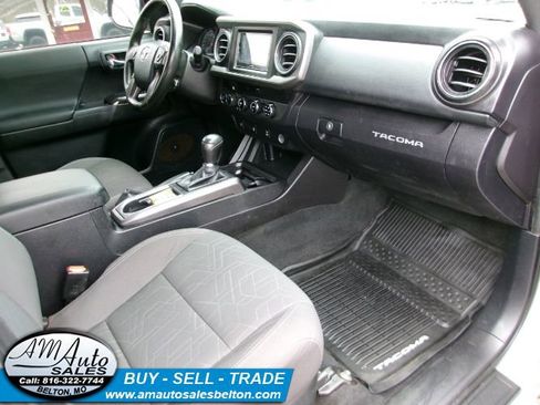 Used 2016 Toyota Tacoma TRD Off-Road w/ Exterior Package image 37