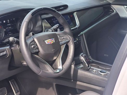 Used 2024 Cadillac XT6 Sport w/ LPO, Onyx Lite Package AWD/4WD image 28