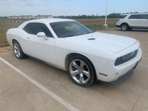 Used 2014 Dodge Challenger SXT w/ Super Sport Group (SS/T) image 1