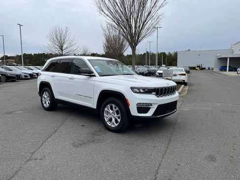 Used 2023 Jeep Grand Cherokee Limited image 13