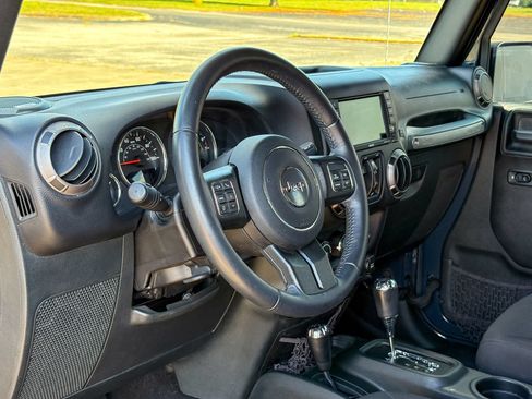 Used 2018 Jeep Wrangler Unlimited Sport AWD/4WD image 11