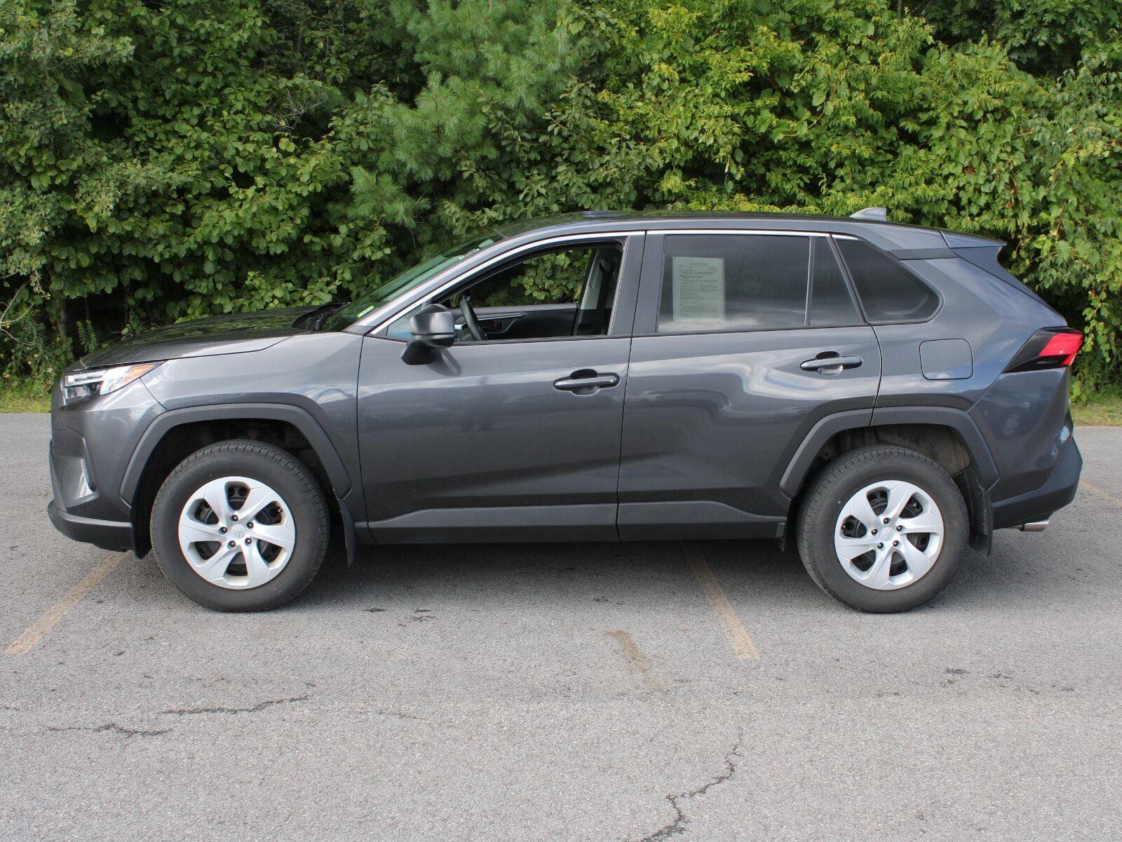 Used 2023 Toyota RAV4 LE AWD/4WD image 5