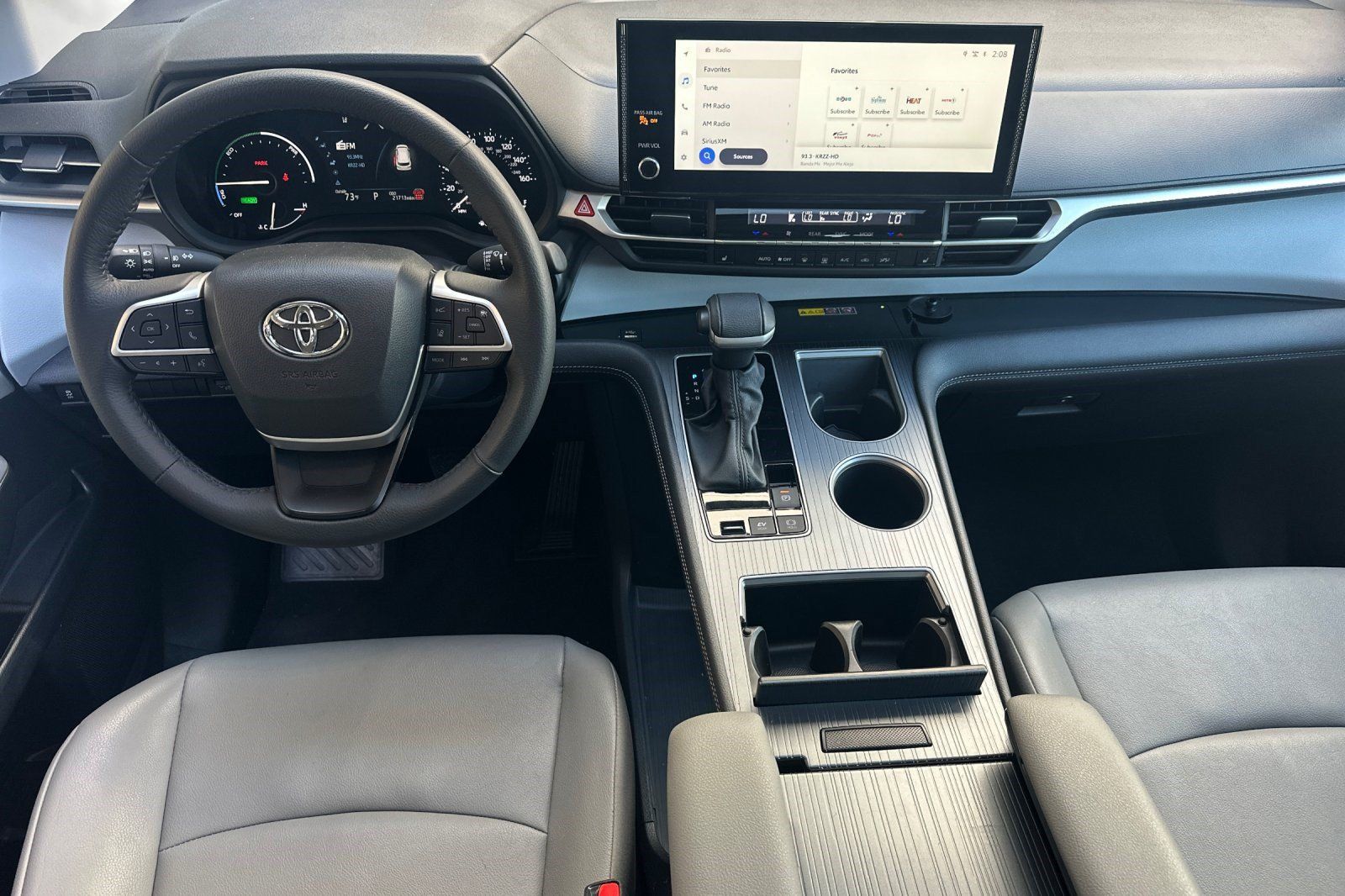 Used 2026 Toyota Sienna XLE FWD image 14