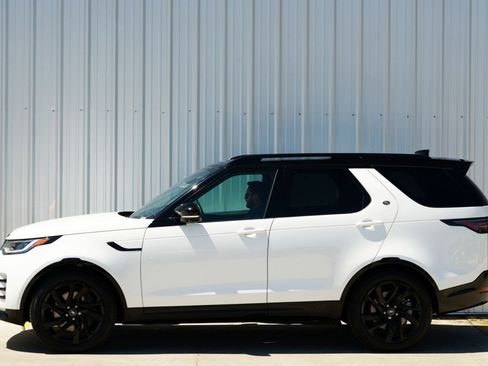 Used 2023 Land Rover Discovery S R-Dynamic image 9