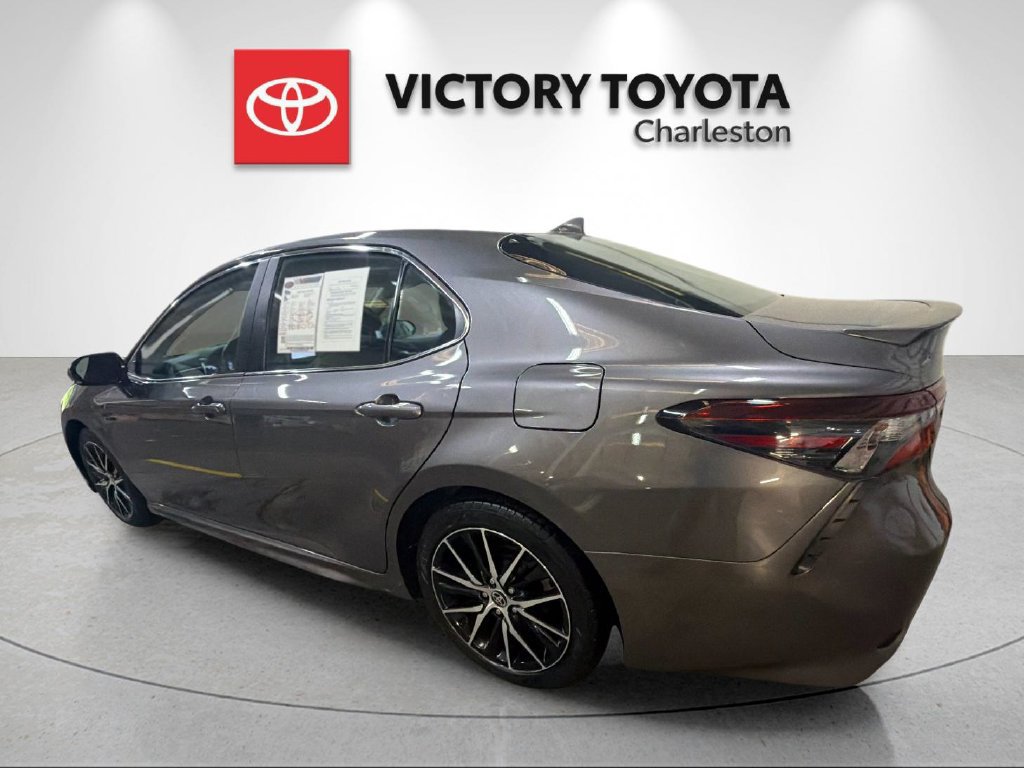 Used 2024 Toyota Camry SE w/ Cold Weather Package FWD image 3