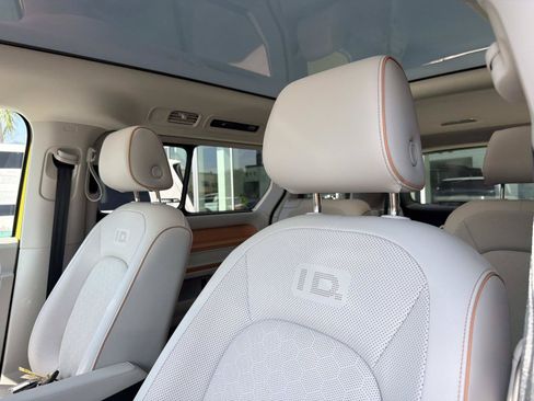 Certified 2025 Volkswagen ID. Buzz Pro S Plus AWD/4WD image 17