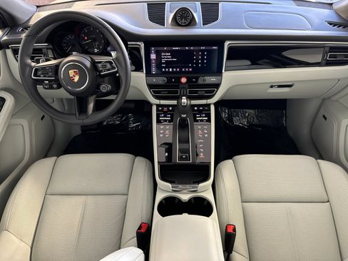 Certified 2025 Porsche Macan AWD/4WD image 6