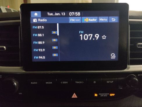 Used 2021 Hyundai Venue SEL image 25