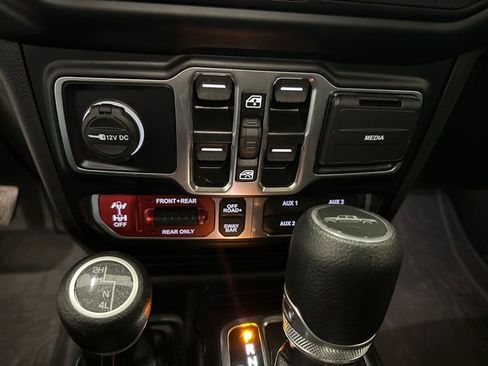 Used 2023 Jeep Gladiator Rubicon w/ Cold Weather Group image 28