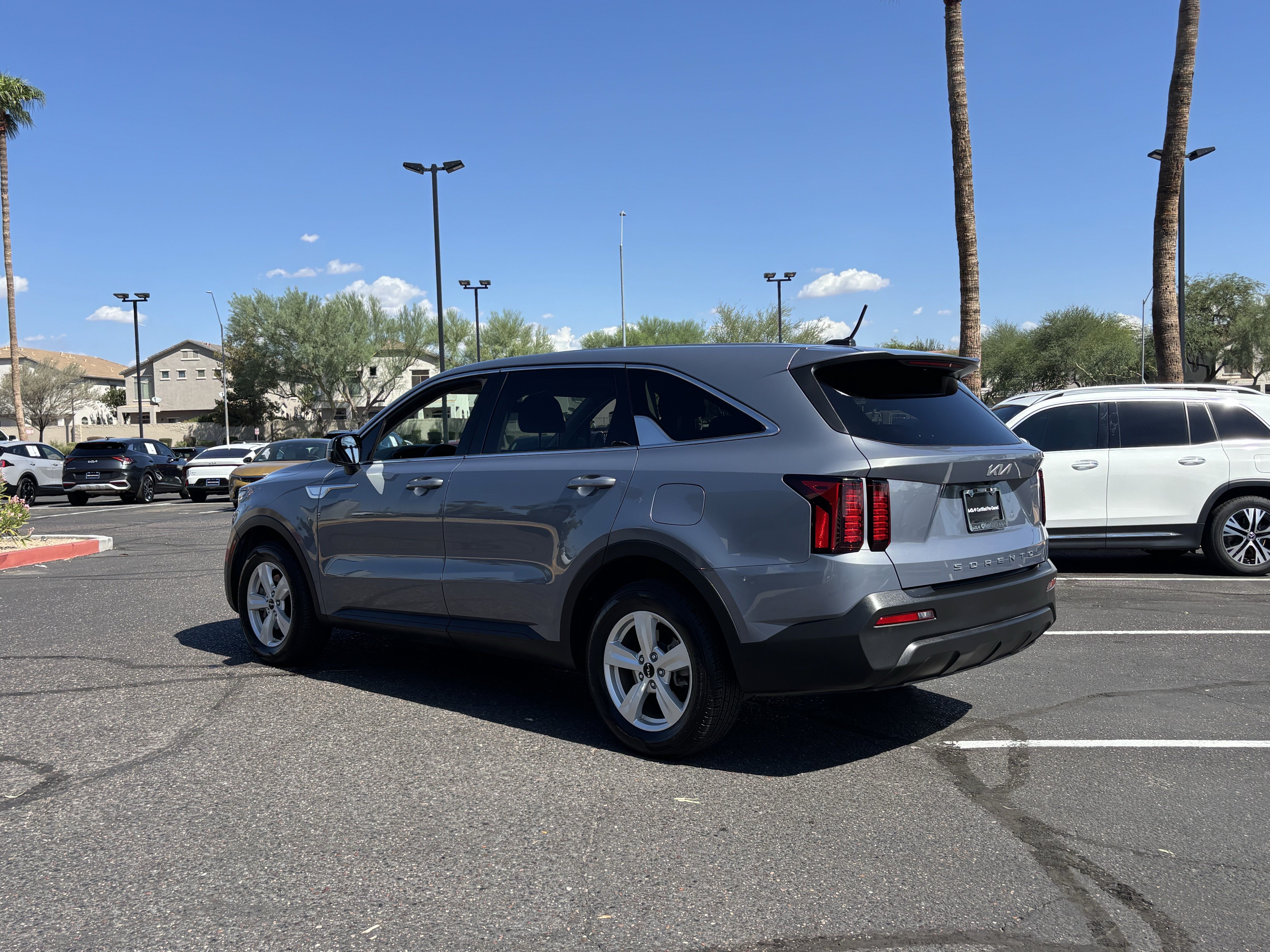 Certified 2022 Kia Sorento LX FWD image 4