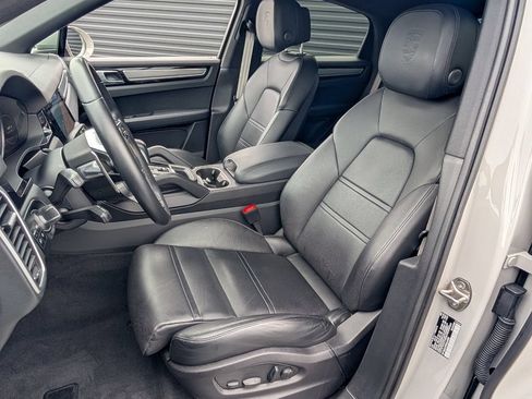 Certified 2023 Porsche Cayenne Platinum Edition AWD/4WD image 5