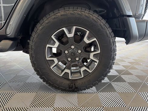 Used 2024 Jeep Wrangler Unlimited Sahara AWD/4WD image 7