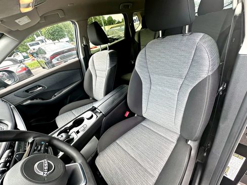 Used 2023 Nissan Rogue SV AWD/4WD image 13