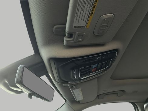 Used 2021 Jeep Grand Cherokee L Limited w/ Luxury Tech Group II image 18