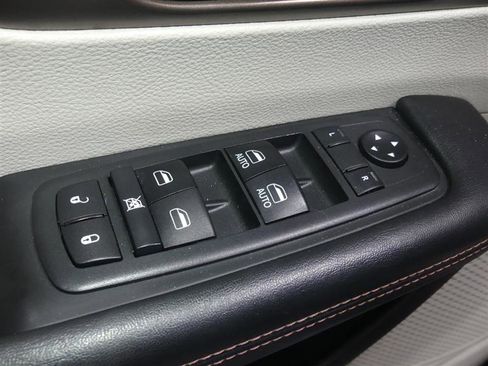 Used 2018 Chrysler Pacifica LX image 19