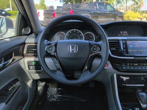 Used 2017 Honda Accord EX image 15