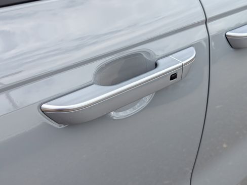 Certified 2025 Kia Carnival EX image 14