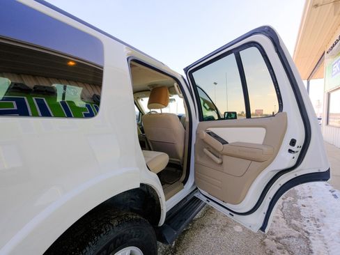 Used 2010 Ford Explorer XLT image 17