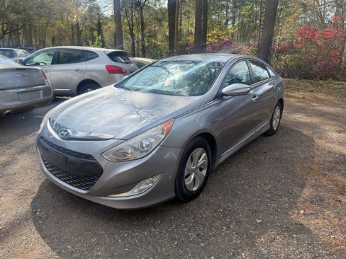 Used 2015 Hyundai Sonata Hybrid image 2