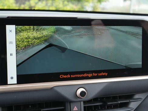 Used 2025 Toyota Crown Signia w/ Advanced Technology Package image 15