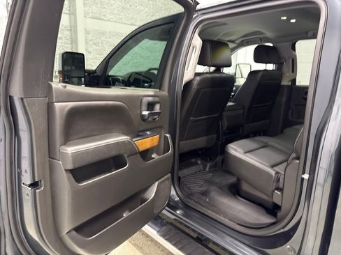 Used 2018 Chevrolet Silverado 1500 LTZ w/ LTZ Plus Package AWD/4WD image 31