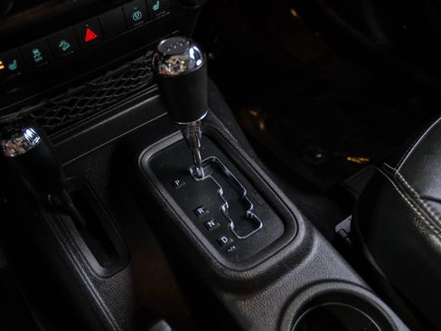 Used 2016 Jeep Wrangler Rubicon AWD/4WD image 32