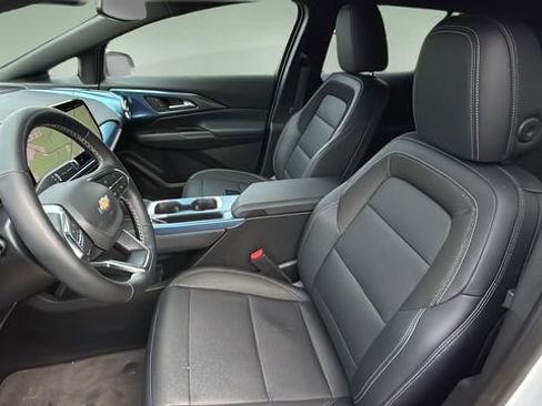 Certified 2025 Chevrolet Equinox EV LT w/ Convenience Package image 18