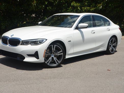 Used 2022 BMW 330e w/ Premium Package RWD image 10