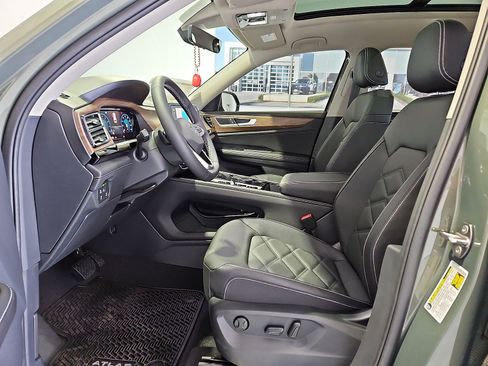 New 2026 Volkswagen Atlas SE FWD image 17