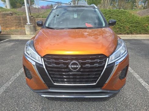 Used 2023 Nissan Kicks SV image 2