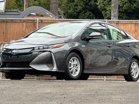 Used 2018 Toyota Prius Prime Plus FWD image 8