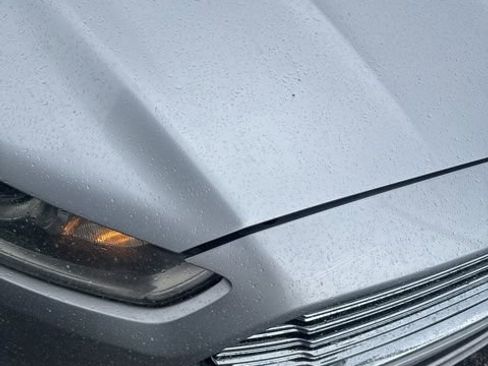 Used 2013 Ford Fusion SE FWD image 2