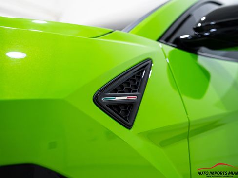Used 2022 Lamborghini Urus AWD/4WD image 5