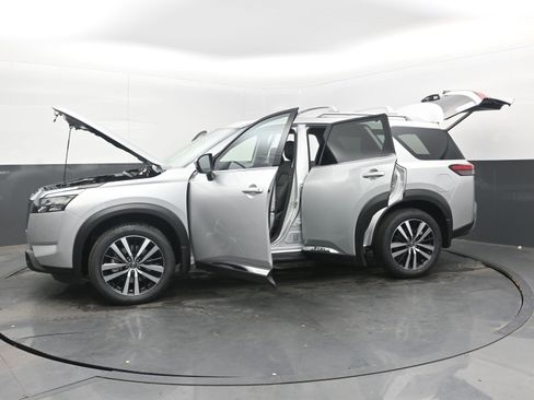 New 2025 Nissan Pathfinder Platinum image 43