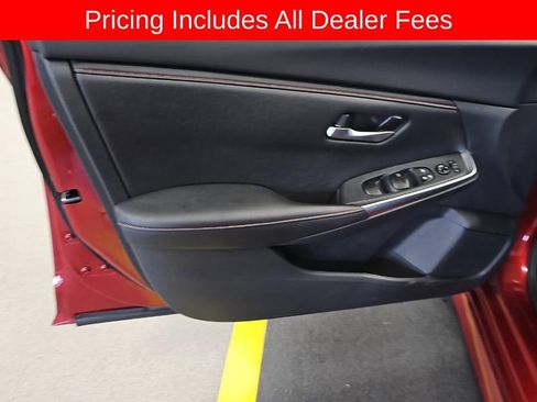 Certified 2025 Nissan Sentra SR FWD image 9
