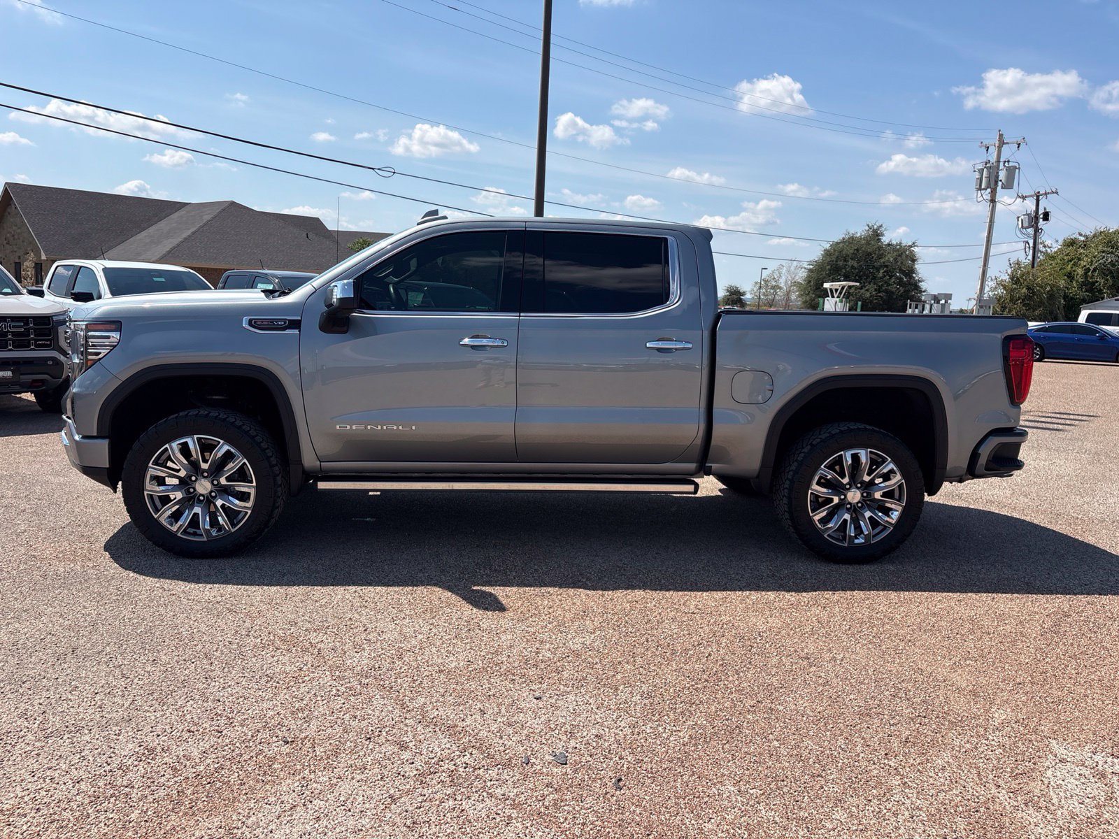 Used 2023 GMC Sierra 1500 Denali w/ Denali Reserve Package AWD/4WD image 2