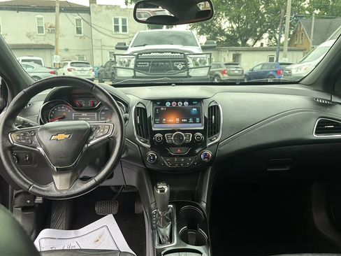 Used 2016 Chevrolet Cruze Premier FWD image 12