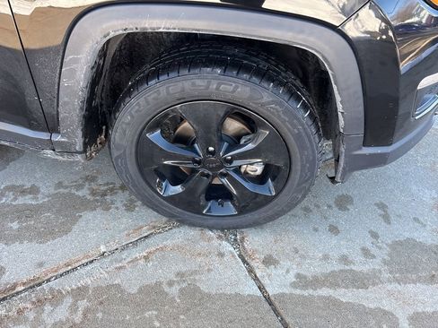 Used 2021 Jeep Compass Latitude image 32