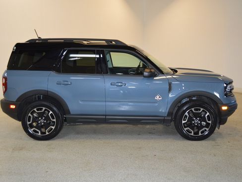 Used 2024 Ford Bronco Sport Outer Banks w/ Tech Package image 2