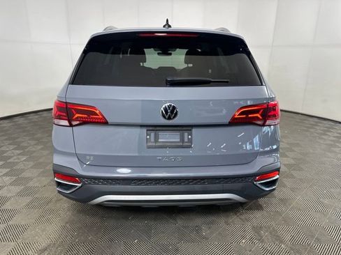 Used 2024 Volkswagen Taos SE image 4