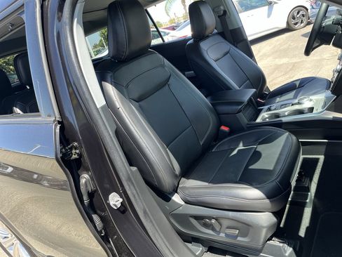 Used 2024 Ford Explorer Limited w/ Equipment Group 301A AWD/4WD image 27