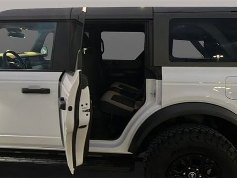 Used 2022 Ford Bronco Wildtrak image 45