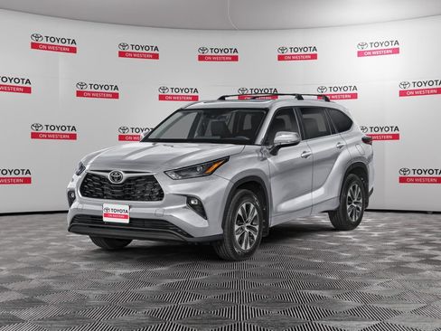New 2025 Toyota Highlander XLE image 1